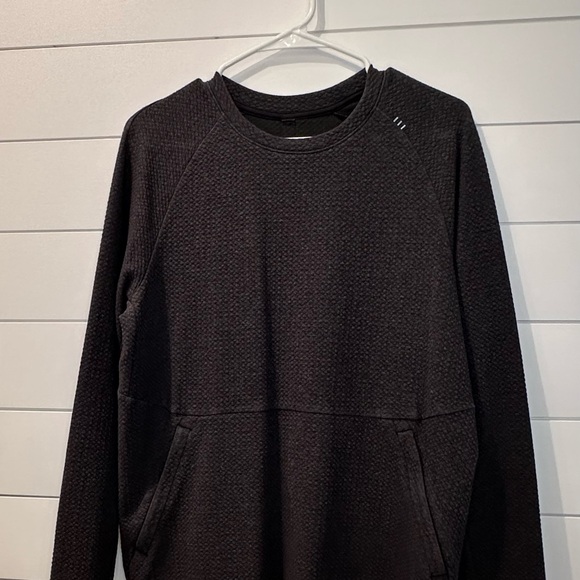 LuluLemon Men’s Black Textured Sweatshirt - Picture 1 of 4